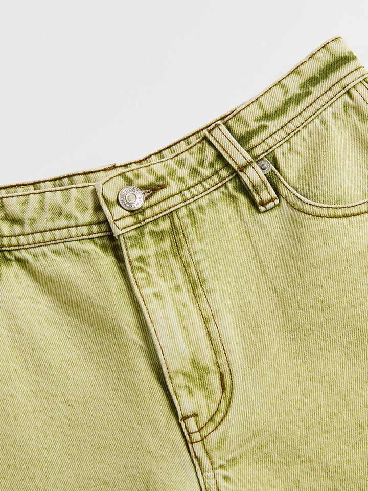 Thin Belt Low-Waist Denim Shorts - 4