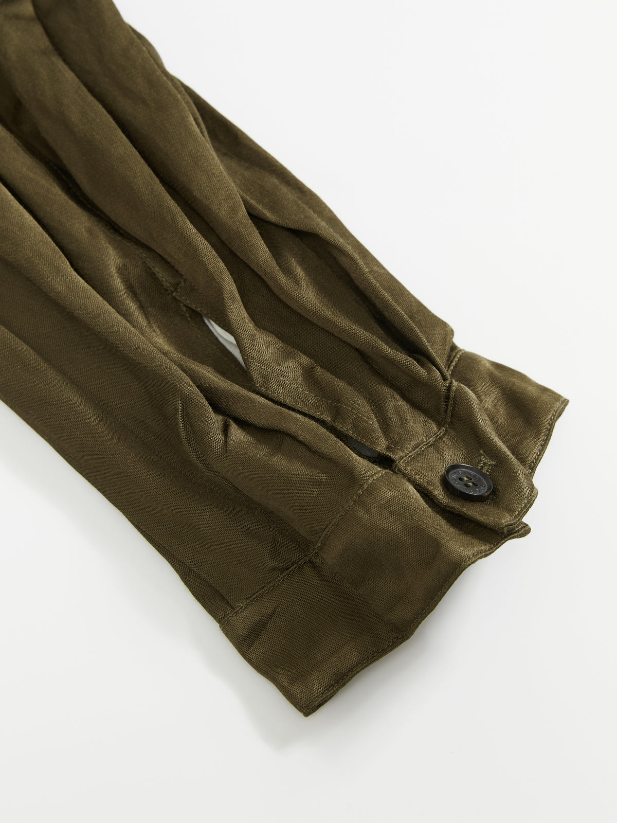Langer Trenchcoat mit geknittertem Kragen