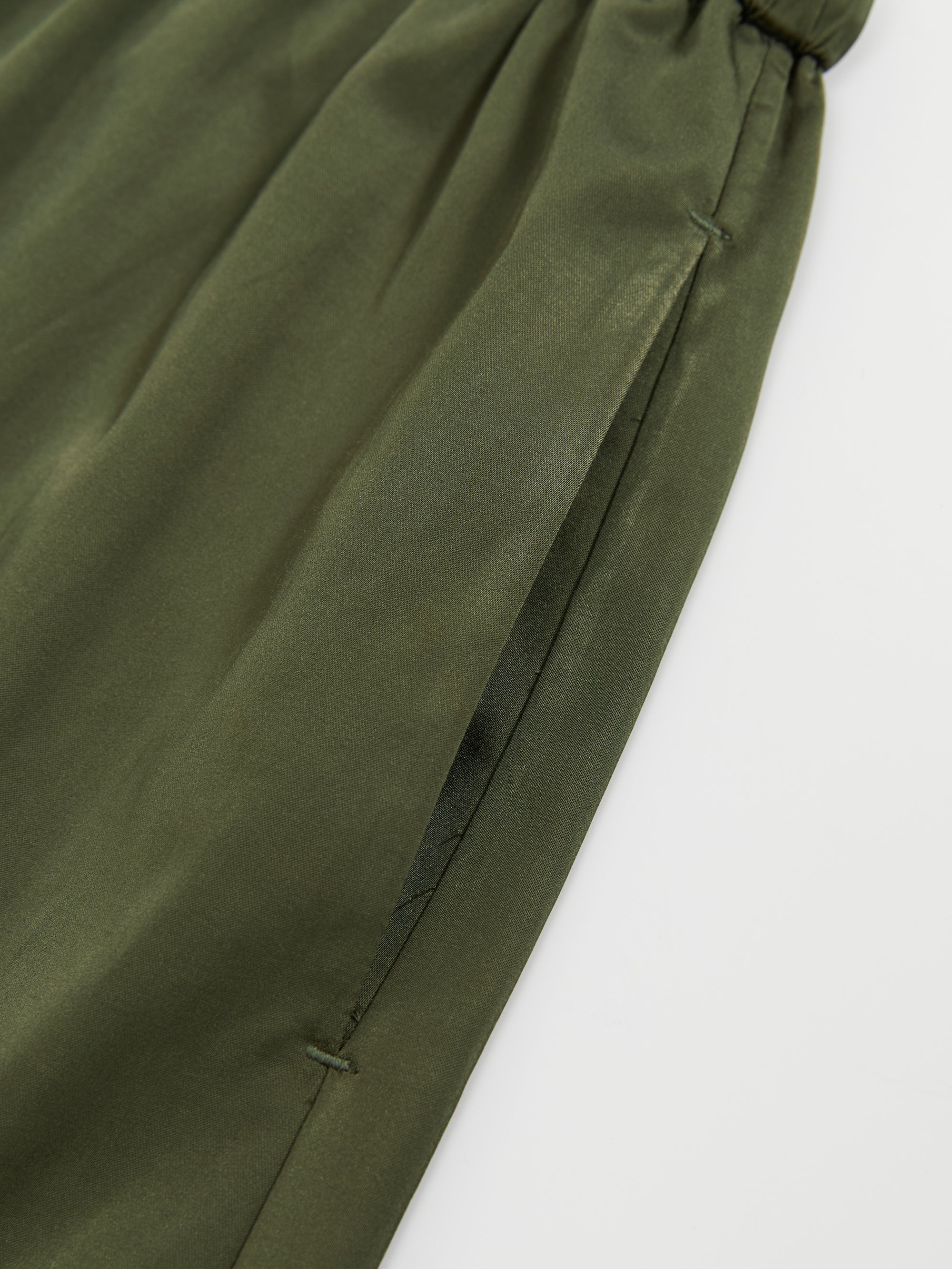 Ruffled tie-up glossy midi skirt