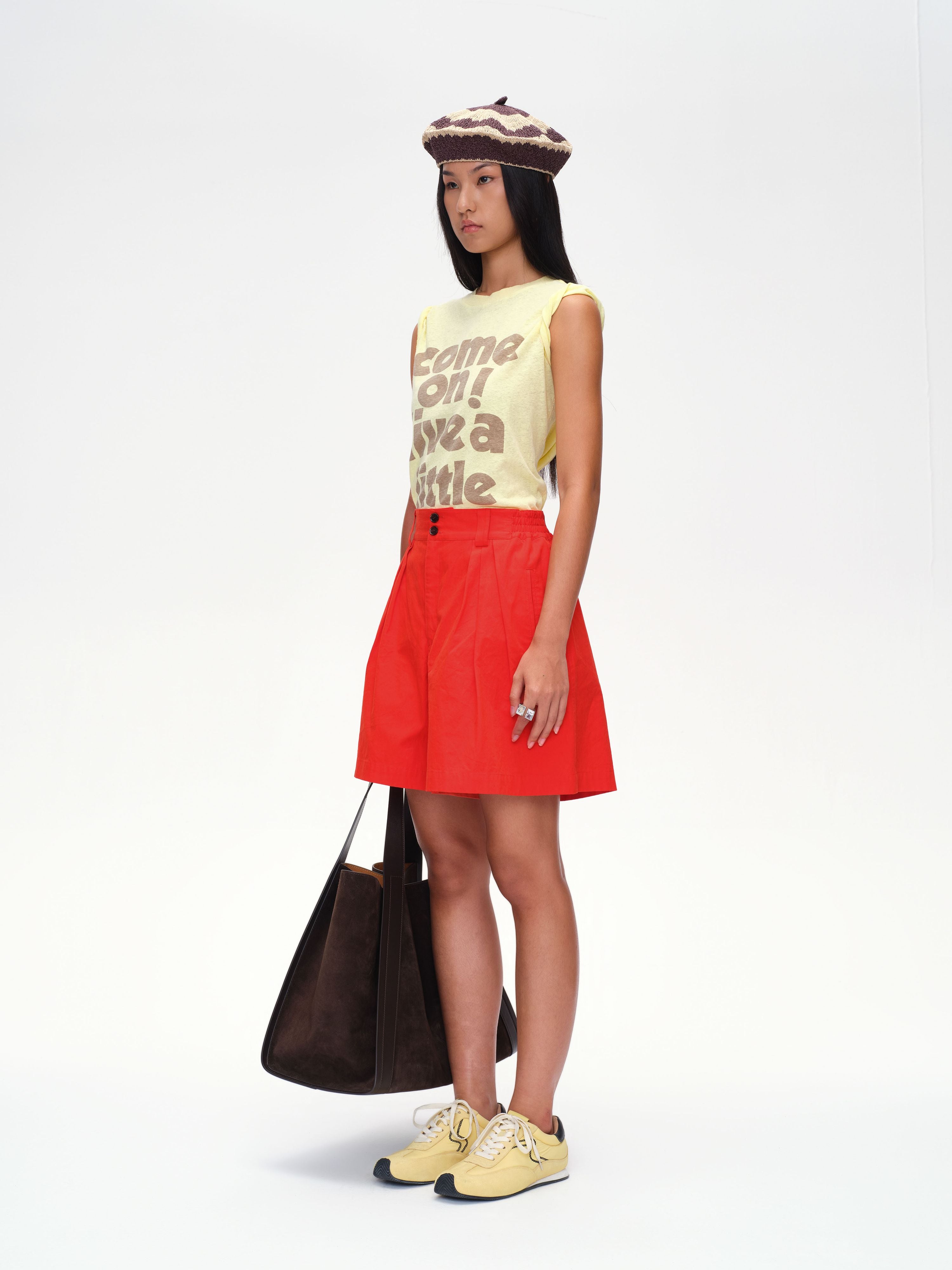 pleated-elastic-waist-shorts-1-image_back.jpg